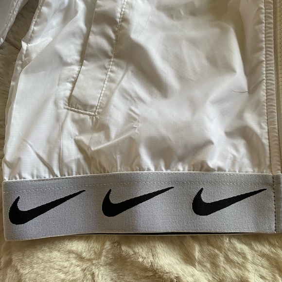 Girls Nike jacket 🧥 NWT - Picture 3 of 4